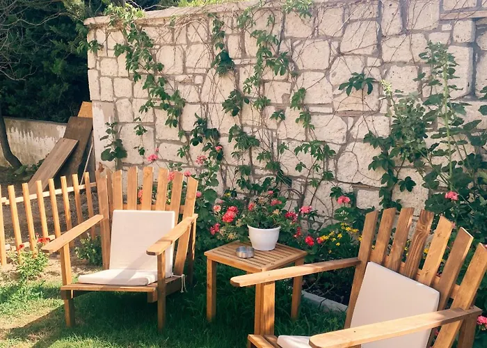 Oda ve Kahvaltı Limon Çeşme